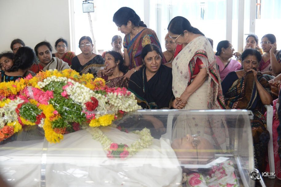 Celebs-Pay-Condolences-to-C-Narayana-Reddy